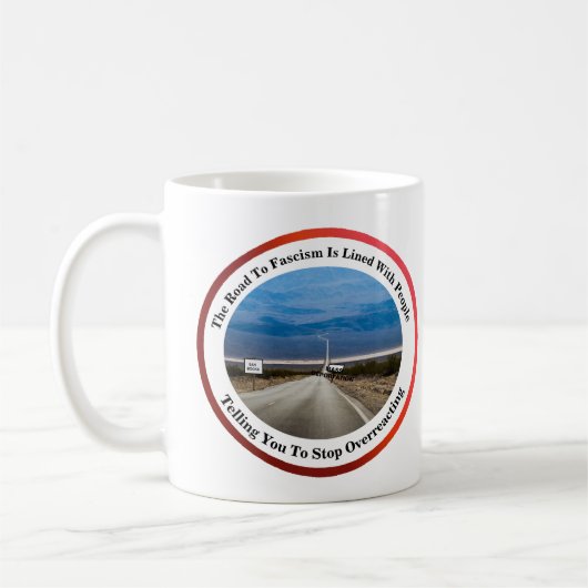 Der Weg zum Faschismus... Kaffeetasse (Links)