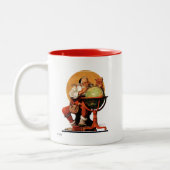 Der Weihnachtsmann auf dem Globus Zweifarbige Tasse (Links)