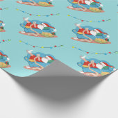 Der Weihnachtsmann auf dem Sofa im Schlafanzug Geschenkpapier (Ecke)