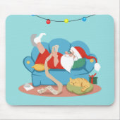 Der Weihnachtsmann auf dem Sofa im Schlafanzug Mousepad (Vorne)