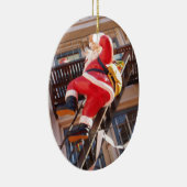 Der Weihnachtsmann auf der Flucht Keramik Ornament (Rechts)