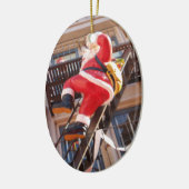 Der Weihnachtsmann auf der Flucht Keramik Ornament (Links)