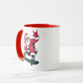 Der Weihnachtsmann auf einem Skateboard Tasse (Vorderseite Links)