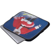 Der Weihnachtsmann auf Skiern springt von einem Ko Laptopschutzhülle (Vorne Knopf)