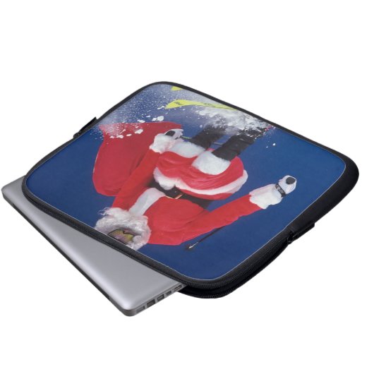Der Weihnachtsmann auf Skiern springt von einem Ko Laptopschutzhülle (Vorne Knopf)