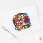 Der Weihnachtsmann bereitet Strümpfe durch den Kam Quadratischer Aufkleber (Umschlag)