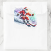 Der Weihnachtsmann genießt Skifahren auf dem Berg Quadratischer Aufkleber (Tasche)