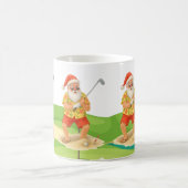 Der Weihnachtsmann golft Weihnachten im Juli Kaffeetasse (Mittel)