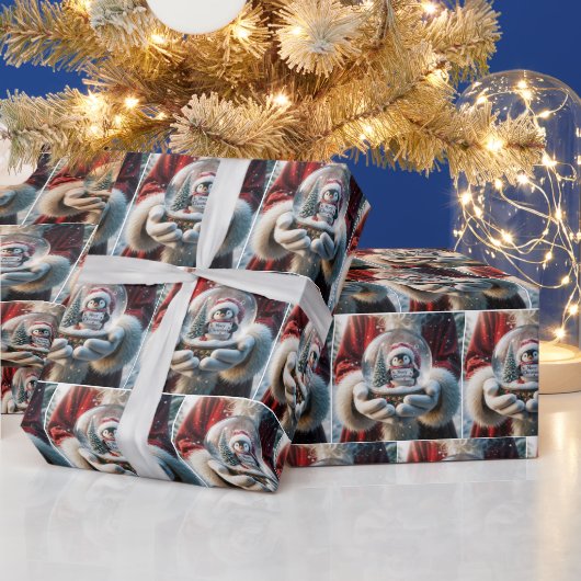 Der Weihnachtsmann hält einen Pinguin-Schneeglobe Geschenkpapier (Feiertage)