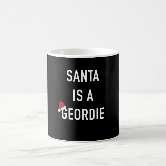 Der Weihnachtsmann ist ein Geordie Kaffeetasse (Mittel)