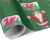 Der Weihnachtsmann mit dem Abzeichen von Wales Geschenkpapier (Rolleneckpunkt)