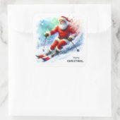 Der Weihnachtsmann Skifahren auf dem Snowy Mountai Quadratischer Aufkleber (Tasche)