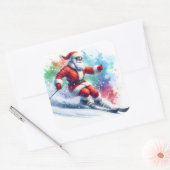 Der Weihnachtsmann Skifahren auf einer schneebedec Quadratischer Aufkleber (Umschlag)