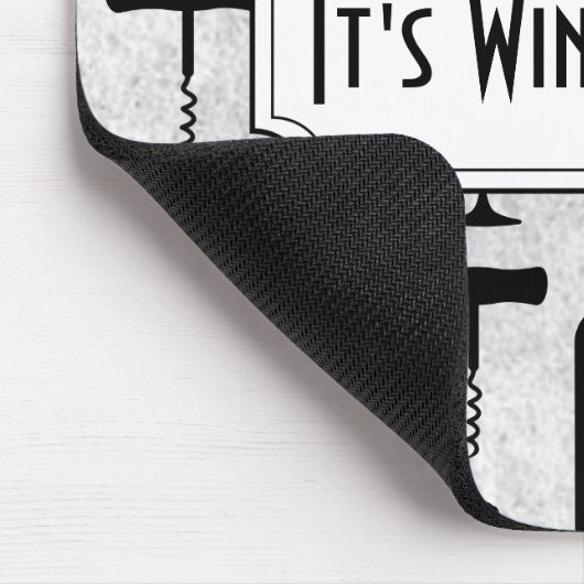 Der Wein O' Clock Mousepad (Ecke)