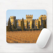 Der Weinberg mit syrah Reben und dem Chateau Mousepad (Mit Mouse)