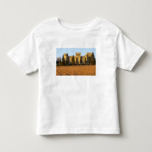 Der Weinberg mit Syrah-Reben und dem Schloss Kleinkind T-shirt