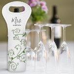 Der Weinbeutel von Frau Floral Weintasche<br><div class="desc">Elegante Weinrebe mit weißen Blume besteigen den Weinbeutel,  der zu Frau Surname führt. Perfektes Geschenk für Polterabend,  Junggeselinnen-Abschied oder Brautparty. Pair mit unserem Groom Tuxedo Weinbeutel für ein niedliches Geschenk für die Neuvermählten.</div>