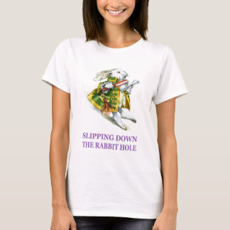 Der weiße Kaninchen rutscht in das Kaninchenloch. T-Shirt