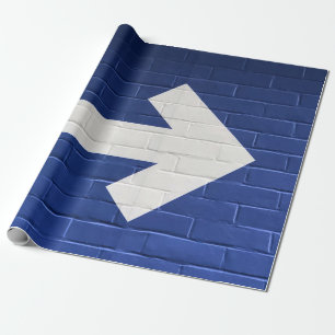 Der weiße Pfeil an der Backsteinwand Geschenkpapier