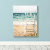 Der weiße Sessel am Strand Leinwanddruck (Insitu (Holzboden))