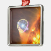 Der weiße Zwergstern in V407 Cygni Ornament Aus Metall (Links)