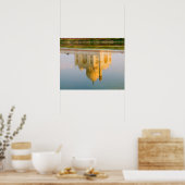 Der weltberühmte Taj Mahal-Tempel spiegelt sich in Poster (Küche)