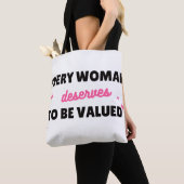 Der Wert einer Frau – Tragetasche Tasche (Von Nahem)