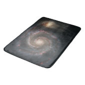 Der Whirlpool Galaxy M51 & Companion im Weltraum Badematte (Schrägansicht)