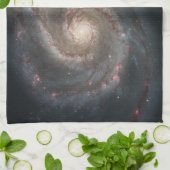 Der Whirlpool Galaxy M51 & Companion im Weltraum Geschirrtuch (Gefaltet)