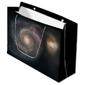 Der Whirlpool Galaxy M51 & Companion im Weltraum Große Geschenktüte (Vorderseite Schrägansicht)