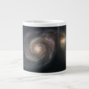 Der Whirlpool Galaxy M51 & Companion im Weltraum Jumbo-Tasse