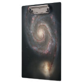 Der Whirlpool Galaxy M51 & Companion im Weltraum Klemmbrett (Links)