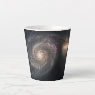 Der Whirlpool Galaxy M51 & Companion im Weltraum Milchtasse