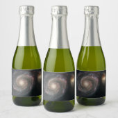 Der Whirlpool Galaxy M51 & Companion im Weltraum Schaumweinetikett (Flaschen)