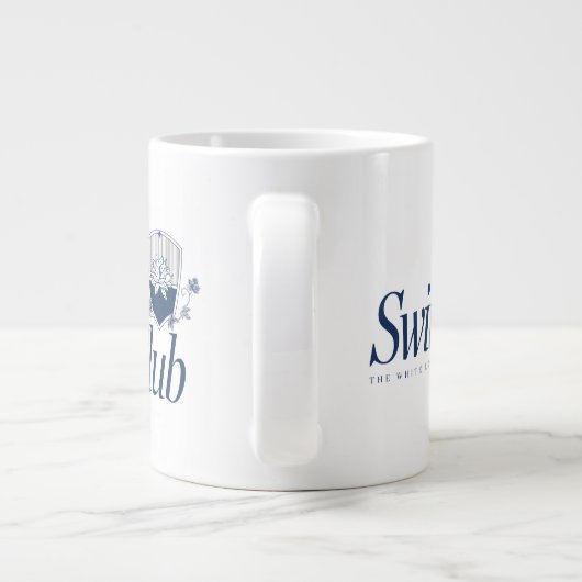 Der White Lotus Swim Club Jumbo-Tasse (Rückseite)