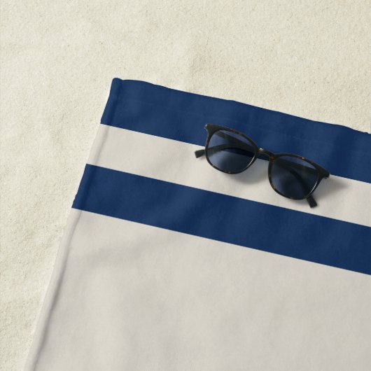 Der White Lotus Swim Club Strandtuch (Beispiel)