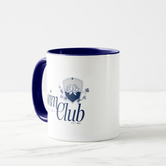 Der White Lotus Swim Club Tasse (Vorderseite Links)
