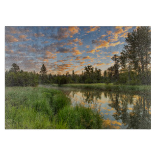 Der Whitefish River mit schönen Sonnenaufgangswolk Schneidebrett