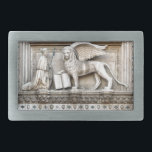 Der Winged Löwe des Heiligen Kennzeichens Rechteckige Gürtelschnalle<br><div class="desc">Der winged Löwe des Heiligen Kennzeichens wird über den Eingang des Palastes des Doges gesetzt,  der das Quadrat des Heiligen Kennzeichens von Venedig,  Italien gegenüberstellt.</div>