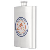 Der Winter ist die sonnige Rocksaison. Flachmann (Links)