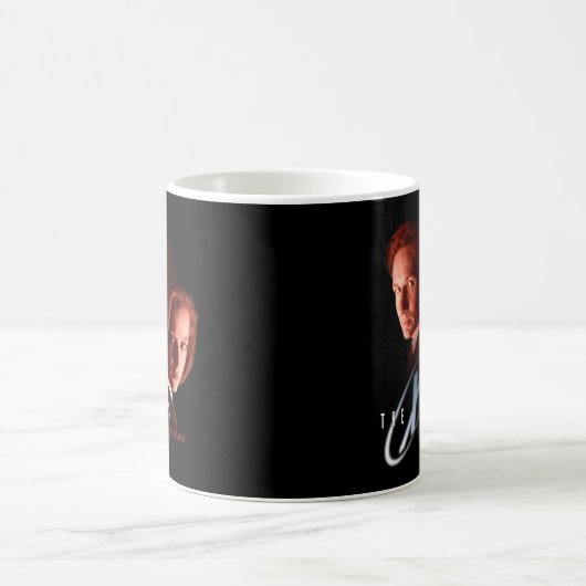 Der X-Files Mulder und der intelligente Kampf gege Kaffeetasse (Mittel)
