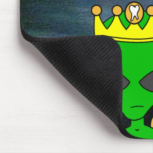 Der Zahn ist dort draussen Mousepad (Ecke)