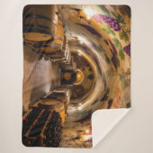 „Der Zauber des Weins – Eleganz in jedem Tropfen“ Sherpadecke (Vorderseite)