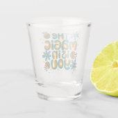 Der Zauber ist in deinem Glass Schnapsglas (Rückseite)