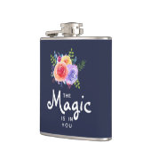 Der Zauber ist, Wasserfarben-Blumendesign zu zitie Flachmann (Links)