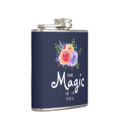 Der Zauber ist, Wasserfarben-Blumendesign zu zitie Flachmann (Rechts)