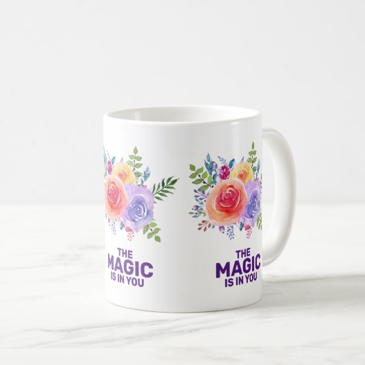 Der Zauber ist, Wasserfarben-Blumendesign zu zitie Kaffeetasse (VorderseiteRechts)