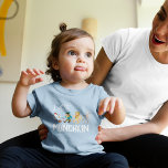 Der Zauberer von Oz Little Munchkin Baby T-shirt<br><div class="desc">Karo in diesem Shirt mit dem "Little Munchkin",  das alle Deine Lieblingsfiguren des Zauberers von Oz zeigt!</div>