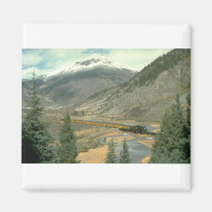 Der Zug kreuzt den Animas-Fluss nach leavi Magnet