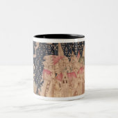 Der zweite Engel kündigt den Fall von Babylon an Zweifarbige Tasse (Mittel)